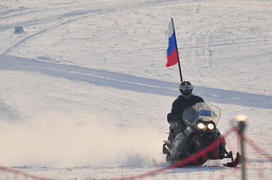 Солдаты на морозе во время лыжной гонки Лыжня России 2012. фото Сергей Шахиджанян. 12 февраля 2012. 