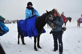 Реконструкция конной охоты с тремя борзыми и одной гончей в клубе Аванпост. фйото Сергей Шахиджанян 