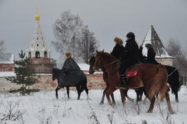 Реконструкция конной охоты с тремя борзыми и одной гончей в клубе Аванпост. фйото Сергей Шахиджанян 