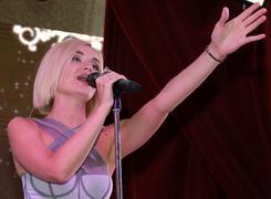 Певица Полина Гагарина на концерте в Кунцево-плаза