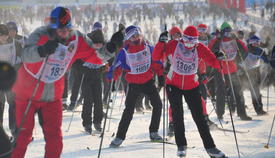 Лыжная гонка Лыжня-России-2012 в подмосковной Яхроме. фото Сергей Шахиджанян 12 февраля 2012 года. 