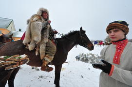 Реконструкция конной охоты с тремя борзыми и одной гончей в клубе Аванпост. фйото Сергей Шахиджанян 
