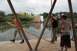 Люди на реке