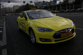 Первая в России электрозарядка. Электромобиль Tesla.