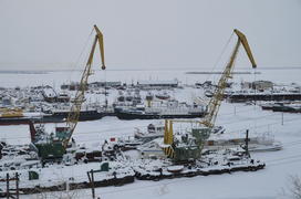 ¬иды на реку ќбь и порт. ямало-ненецкий  автономный округ. √ород —алехард, поселок Ћабытнанги. фото 