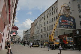 На ул.Арбат, дом 17  в рамках реализации городского проекта "Артфасад" совместно с художниками  JIM-