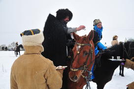 Реконструкция конной охоты с тремя борзыми и одной гончей в клубе Аванпост. фйото Сергей Шахиджанян 