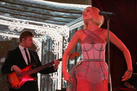 Певица Полина Гагарина на концерте в Кунцево-плаза