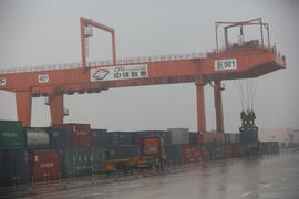 Город Чунцин, Китай.  Центр контейнерных перевозок.