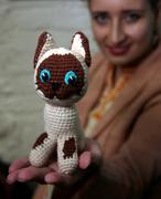 Любовь Пономарева с игрушкой из мультфильма Гав