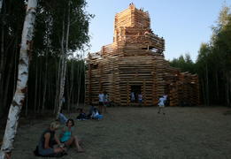 Артобъект "Ленивый зиккурат"