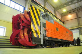 СНегоуборочная техника в поселке Лабытнанги. Ямало-ненецкий  автономный округ. Город Салехард, посел