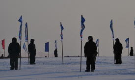 Солдаты на морозе во время лыжной гонки Лыжня России 2012. фото Сергей Шахиджанян. 12 февраля 2012. 