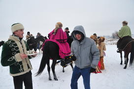 Реконструкция конной охоты с тремя борзыми и одной гончей в клубе Аванпост. фйото Сергей Шахиджанян 