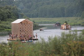 Домик на реке