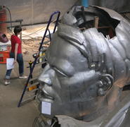 Реставрация статуи "Рабочий и колхозница"