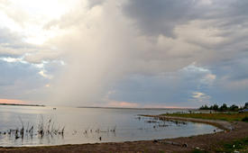 Дождь на Ириклинском водохранилище