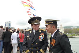 И стар и млад