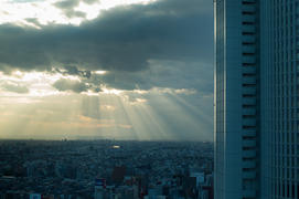 Солнце сквозь тучи