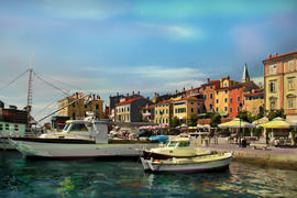 Яхты в порту