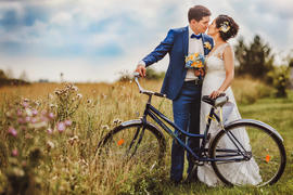 Пара молодоженов