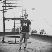 Мужчина на крыше