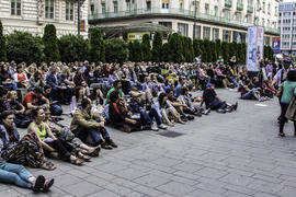 Оперу дают...