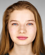 блондинка с голубыми глазами