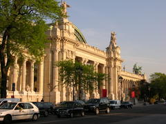 Франция, Париж, май, утро