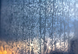 Узоры на окнах на закате