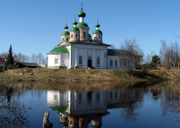 Собор Иконы Божией Матери Смоленская на берегу реки